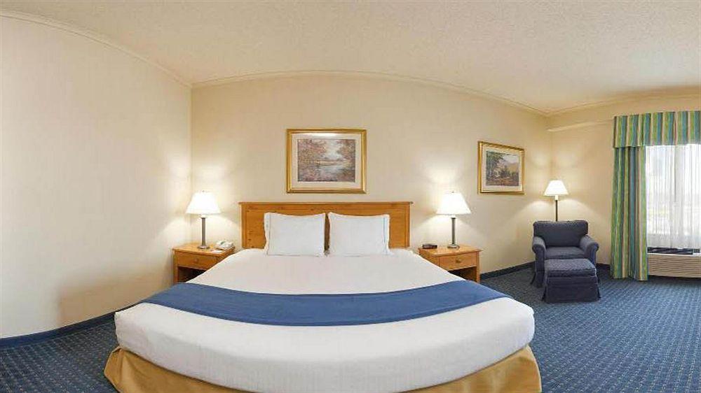 Express By Ihg Hotel 2*