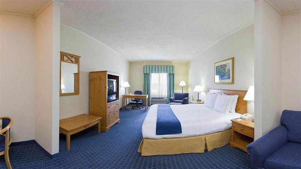 Express By Ihg 2* Breezewood