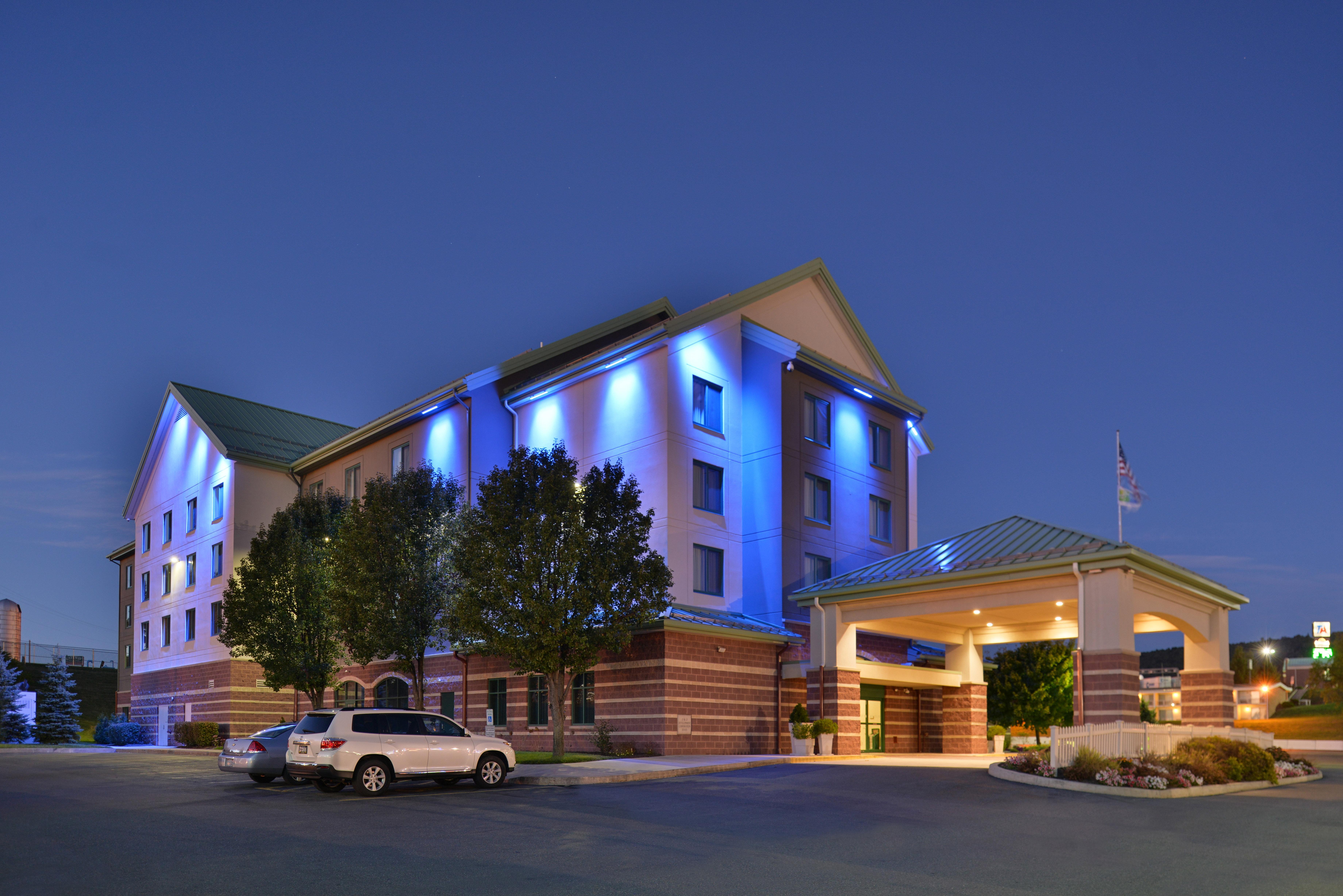 Express By Ihg Hotel Breezewood