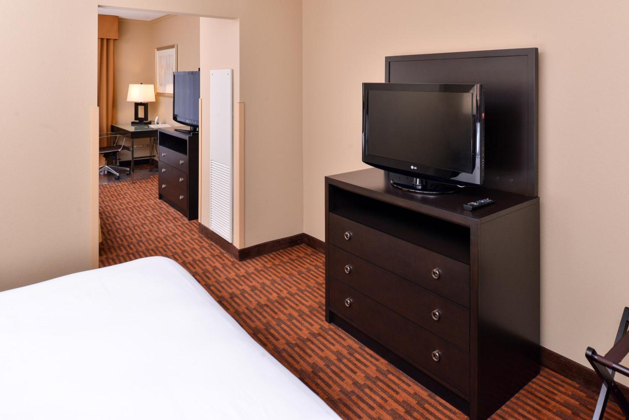 Hotel Express By Ihg Breezewood