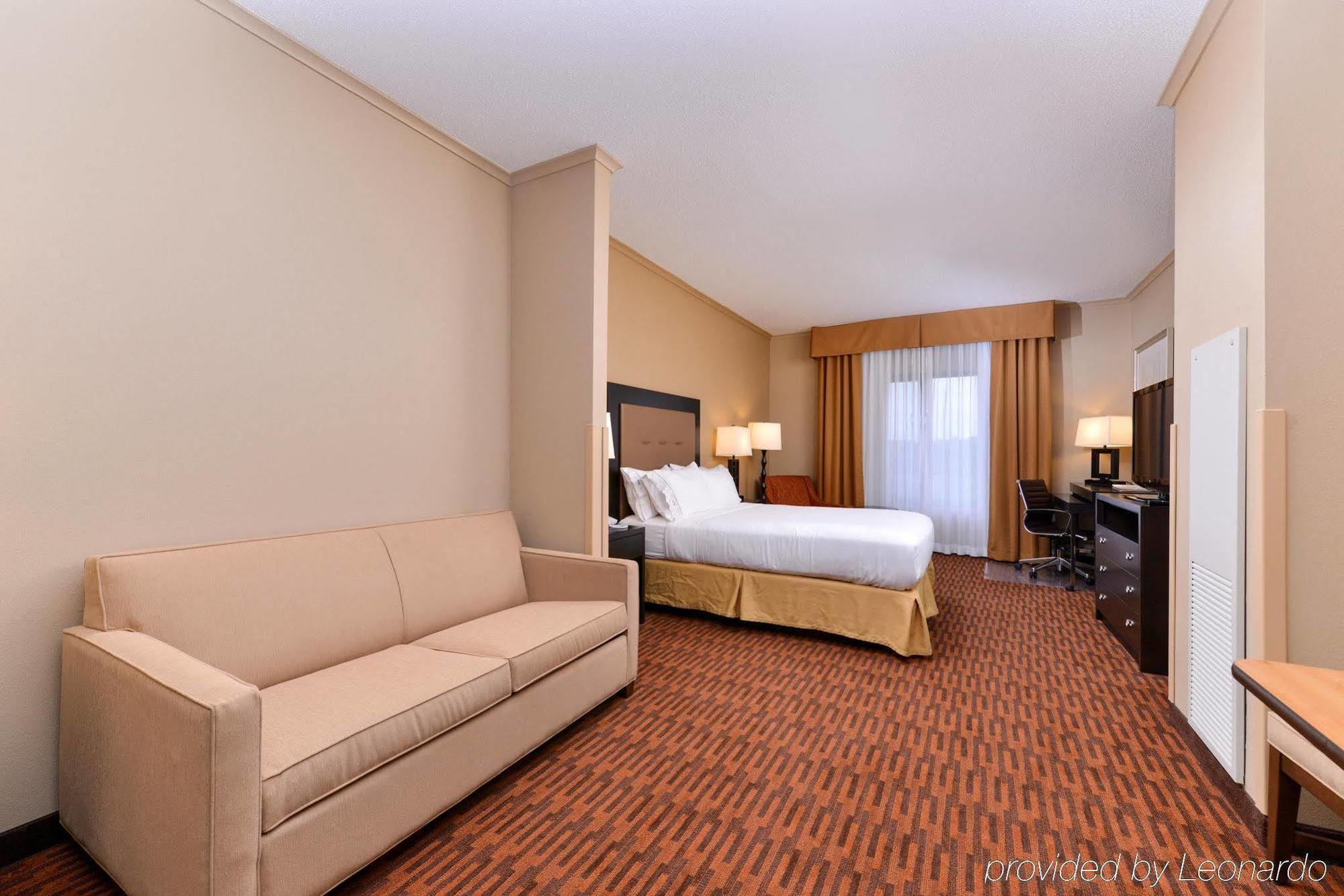 Express By Ihg Hotel 2*